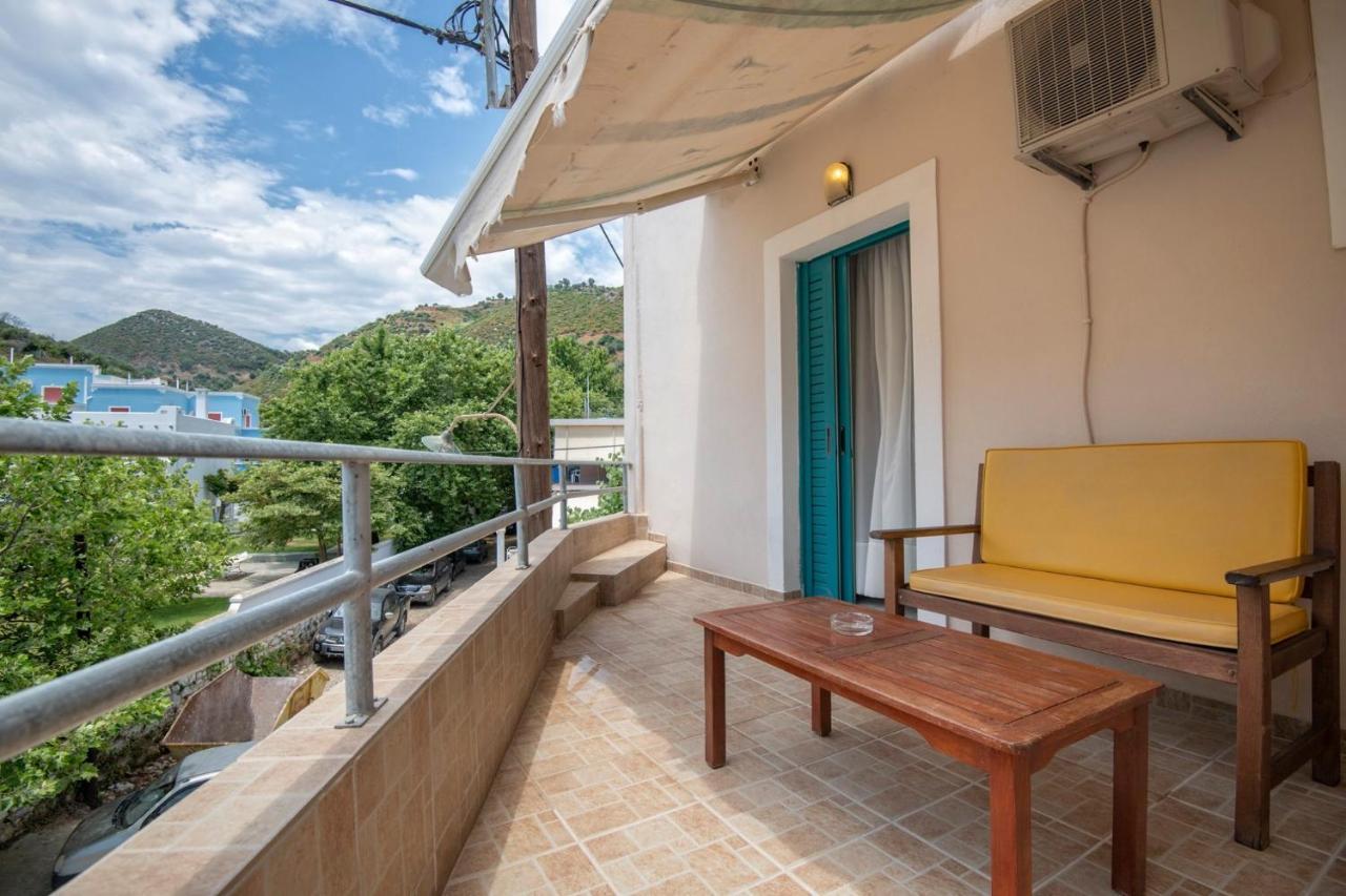 Puerto Seaside Rooms Akhladherí エクステリア 写真
