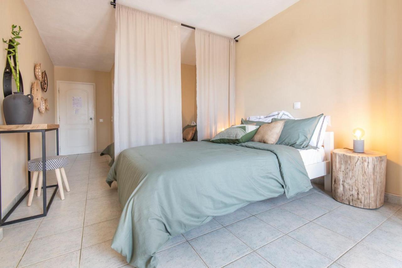 Puerto Seaside Rooms Akhladherí エクステリア 写真