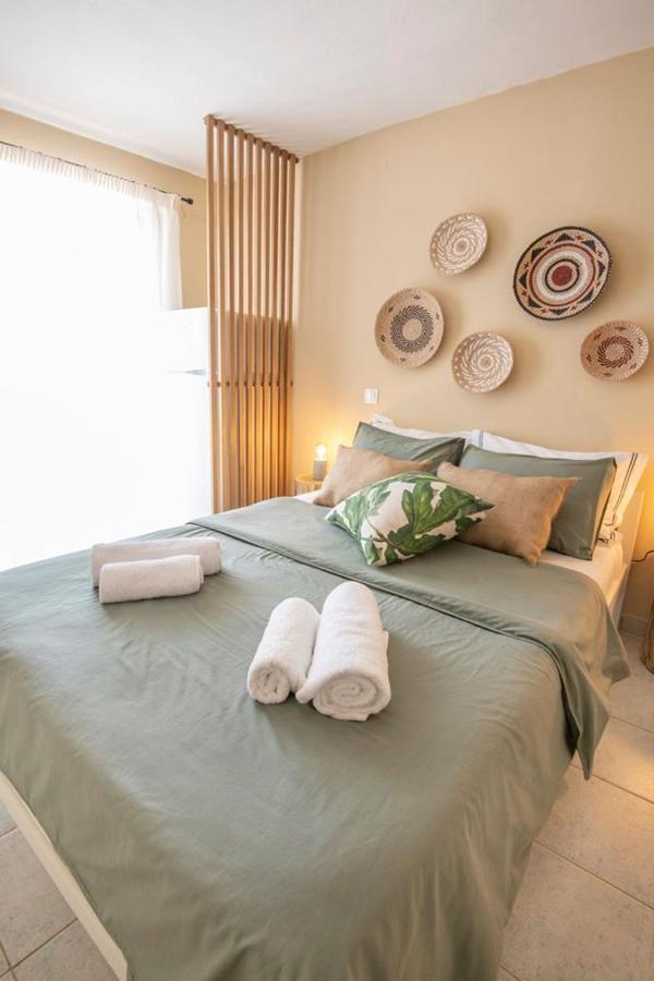 Puerto Seaside Rooms Akhladherí エクステリア 写真