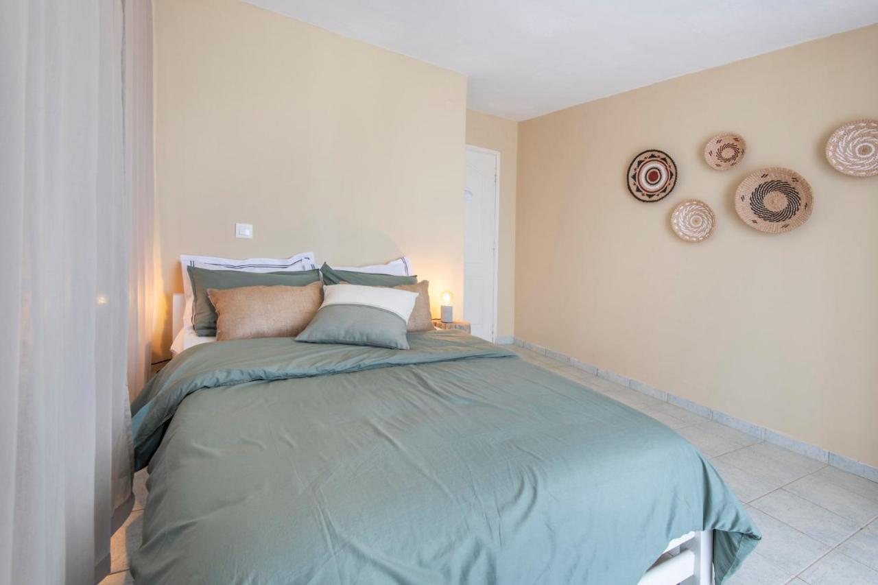 Puerto Seaside Rooms Akhladherí エクステリア 写真