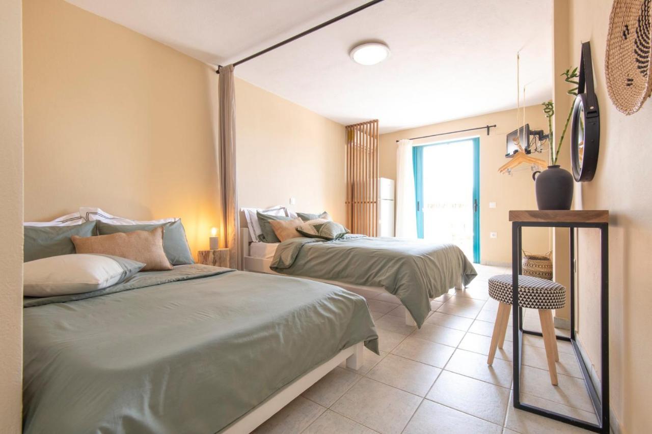 Puerto Seaside Rooms Akhladherí エクステリア 写真