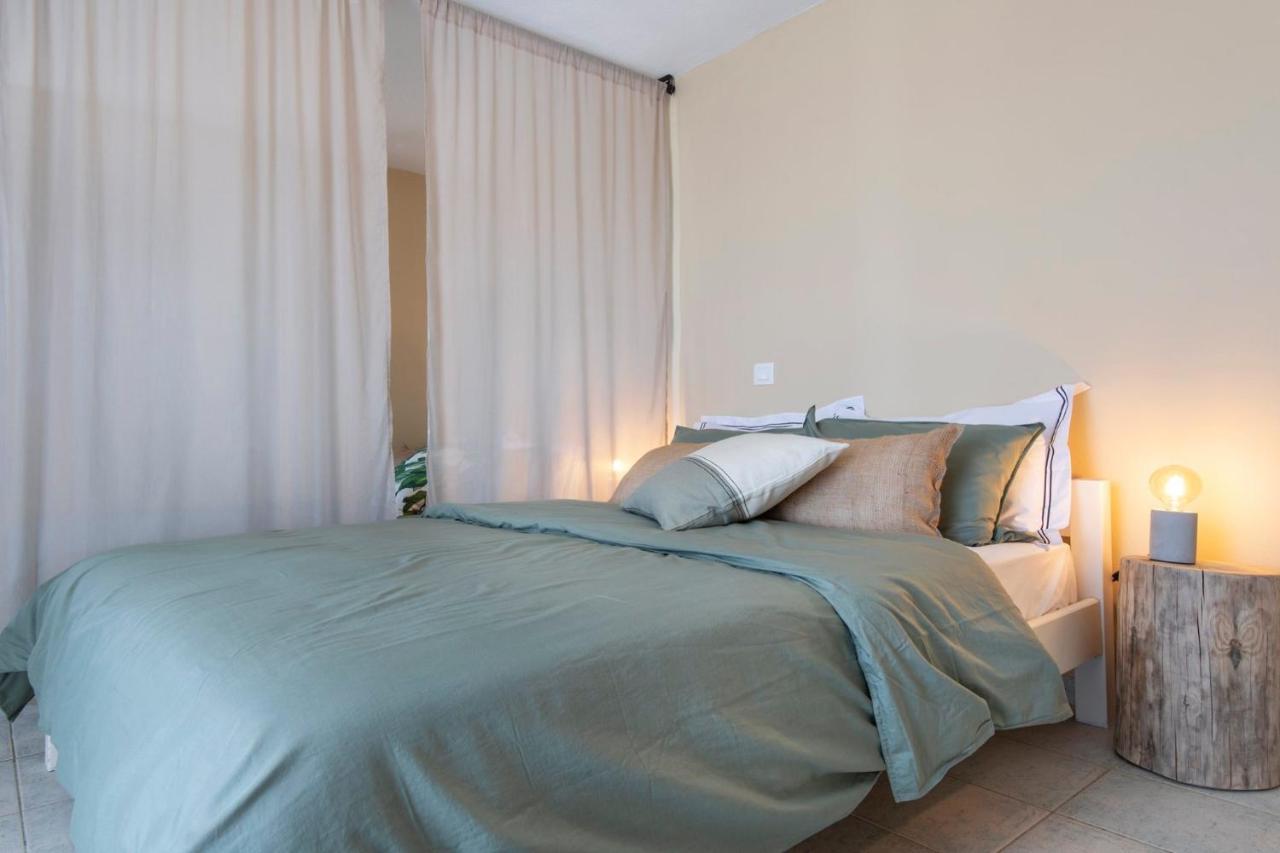 Puerto Seaside Rooms Akhladherí エクステリア 写真